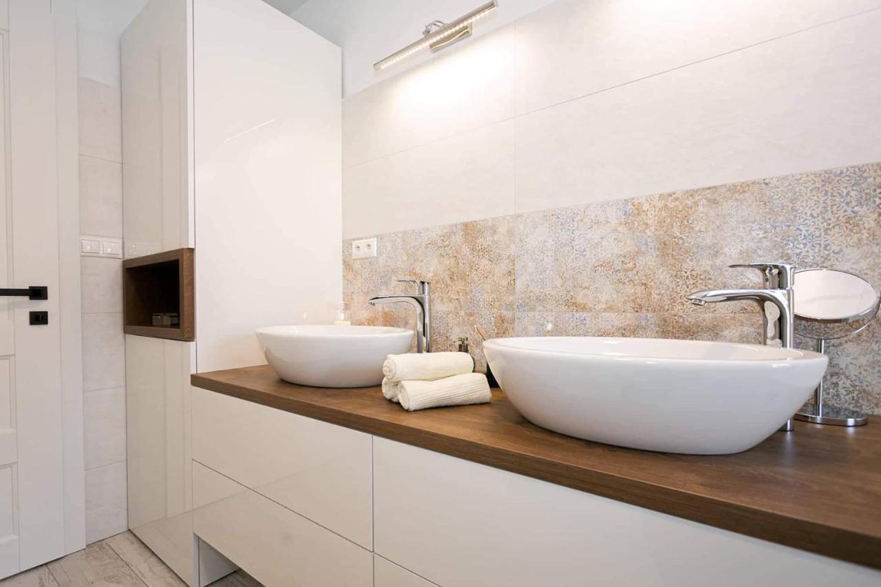 Bl - The Penthouse, 24Hr Self Check-In, 2 Bedrooms, Fireplace, Ac, Panoramic View From Main Balcony, 3-Minute Walk To City Center Банска бистрица Екстериор снимка